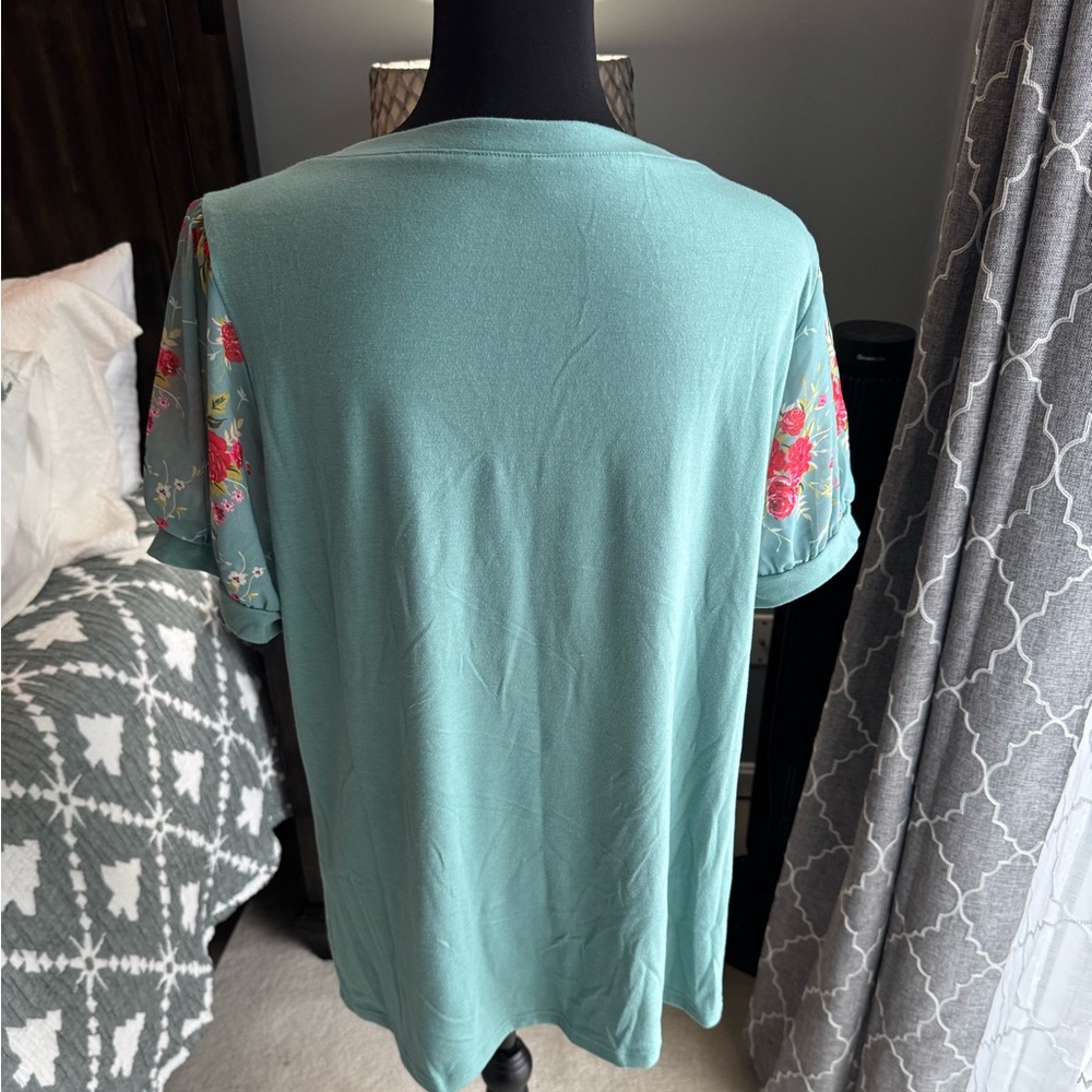 Floral Sleeve V-Neck Top - Mint Green - Picture 3 of 4